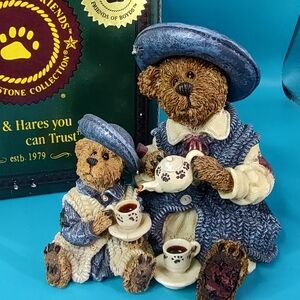 Boyds Bear figurine- Catherine and Caitlin Berriweather Fine Cup of Tea
